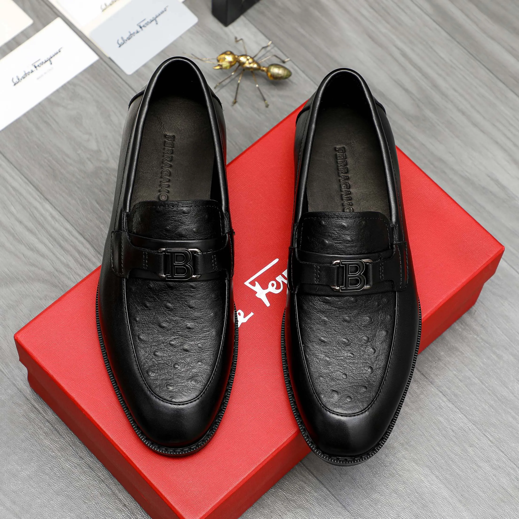 Men's shoes 💰540 Product trademark: Ferragamo "Ferragamo" business casual slip-on leather shoes Regular size: 39-45 (45. Customized, non-returnable) Product materials: Selected ostrich pattern cowhide upper, cowhide lining, original outsole